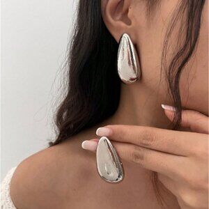 Silver toned Old Money Style Women's Metal Water Drop Stud Earrings